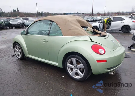 2008 Volkswagen New Beetle Se z USA, uszkodzony, nr VIN 3VWRF31Y58M413503
